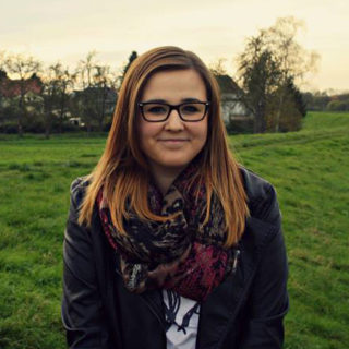 Carina Hülsemann absolviert eine Ausbildung als Kauffrau für Büromanagement bei der IHK Ostwestfalen